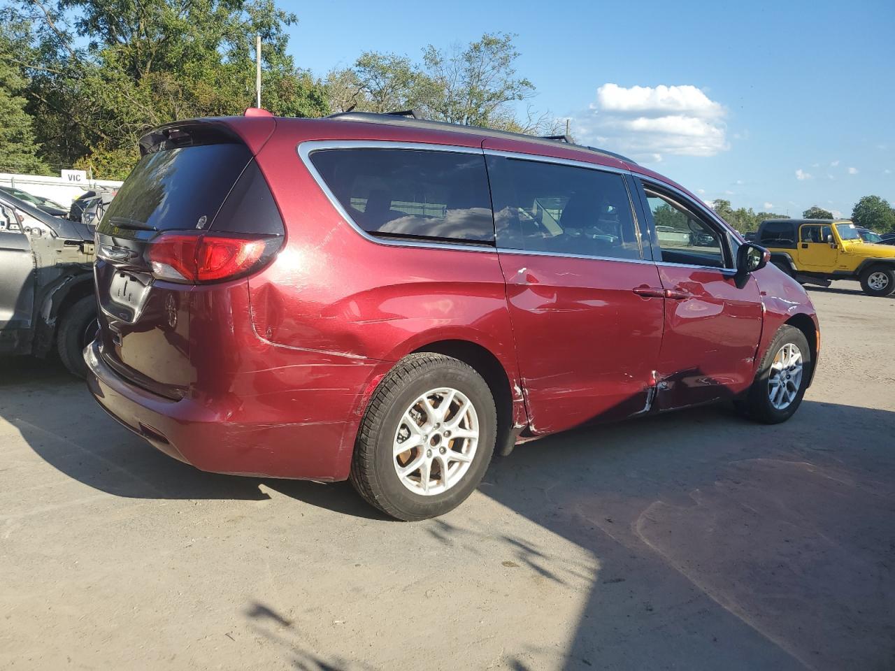 2017 Chrysler Pacifica Touring - Image 3