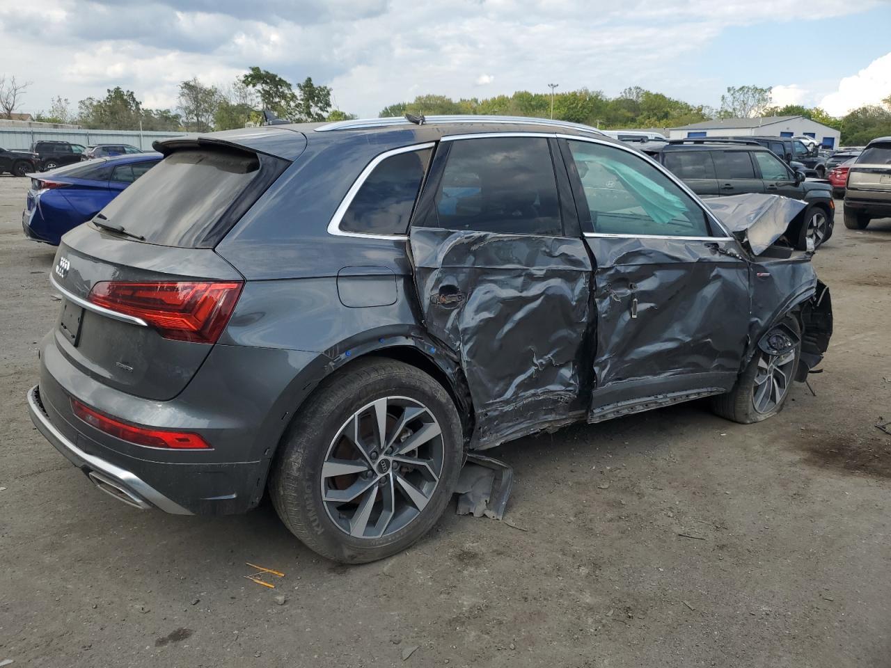 2024 Audi Q5 Premium Plus 45 - Image 3