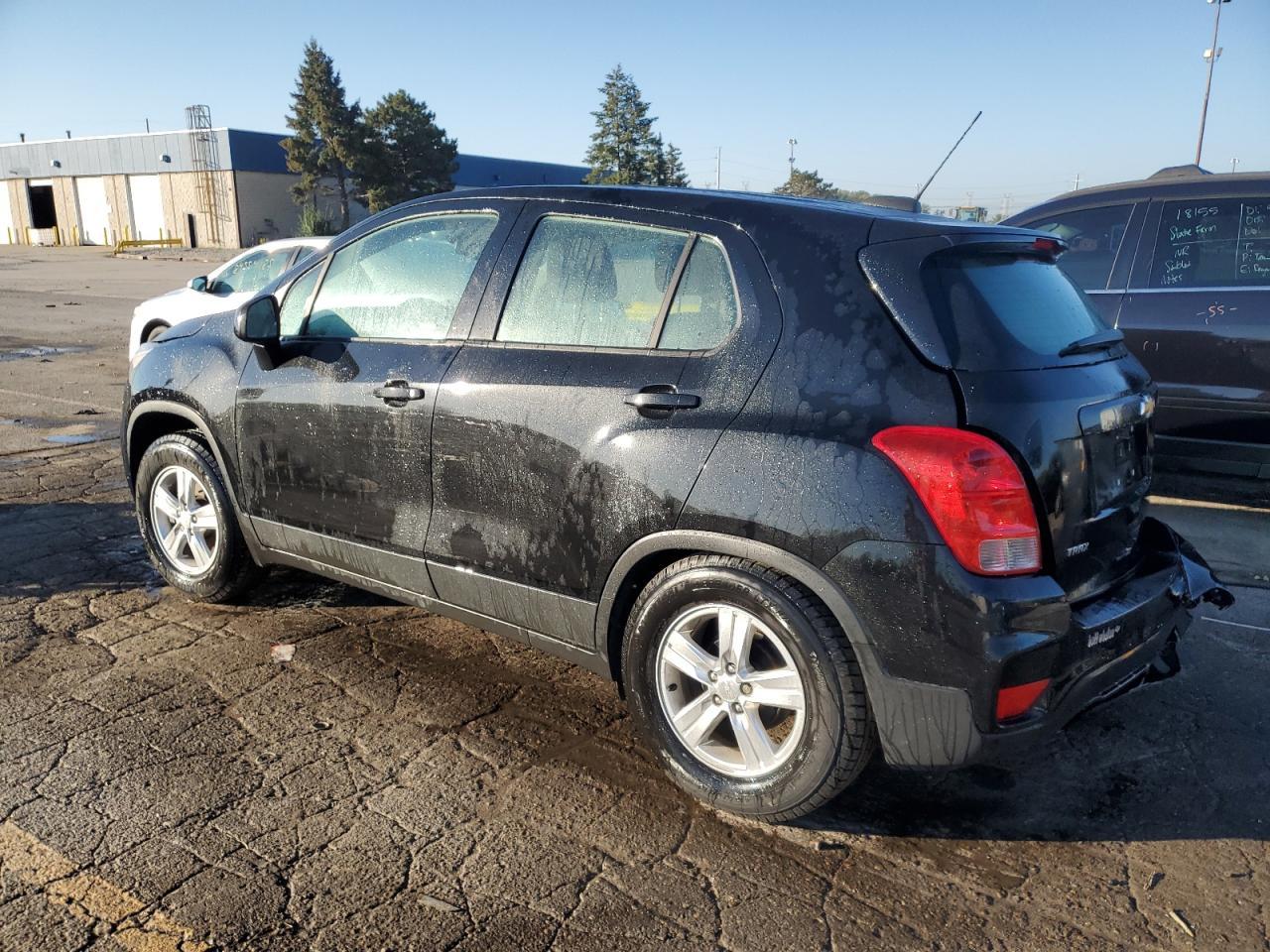2019 Chevrolet Trax Ls - Image 2