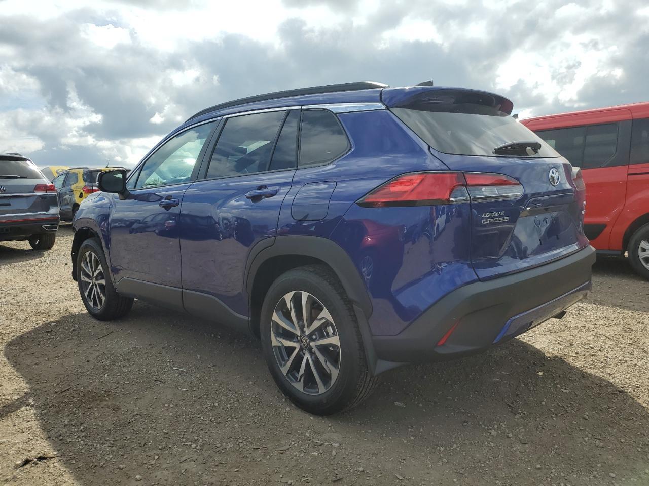 2025 Toyota Corolla Cross Xle - Image 2