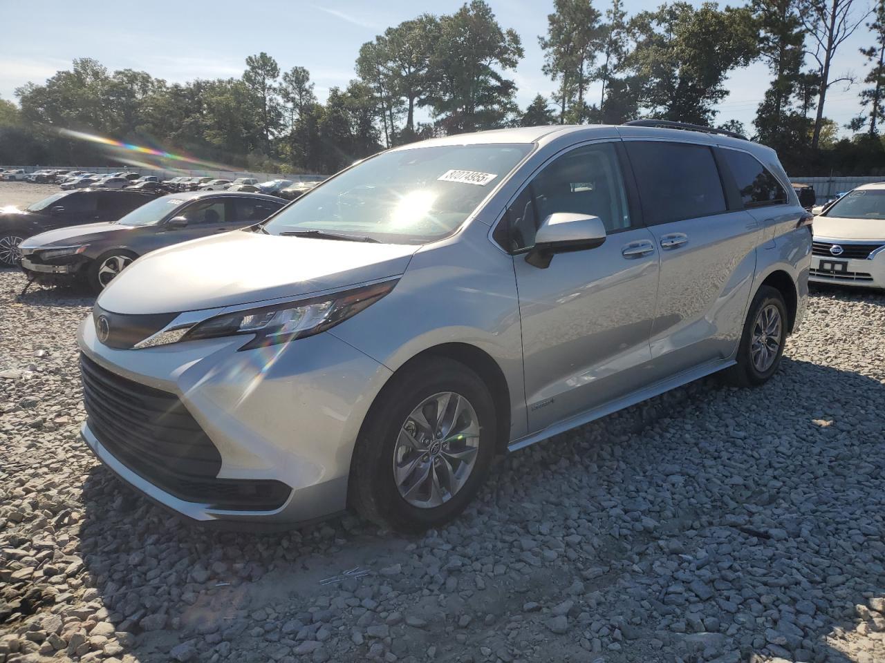 2021 Toyota Sienna Le