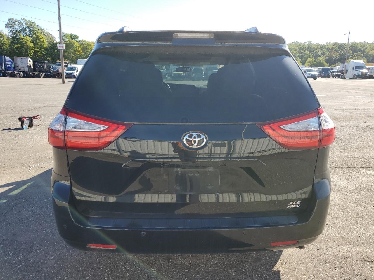 2015 Toyota Sienna Xle - Image 6