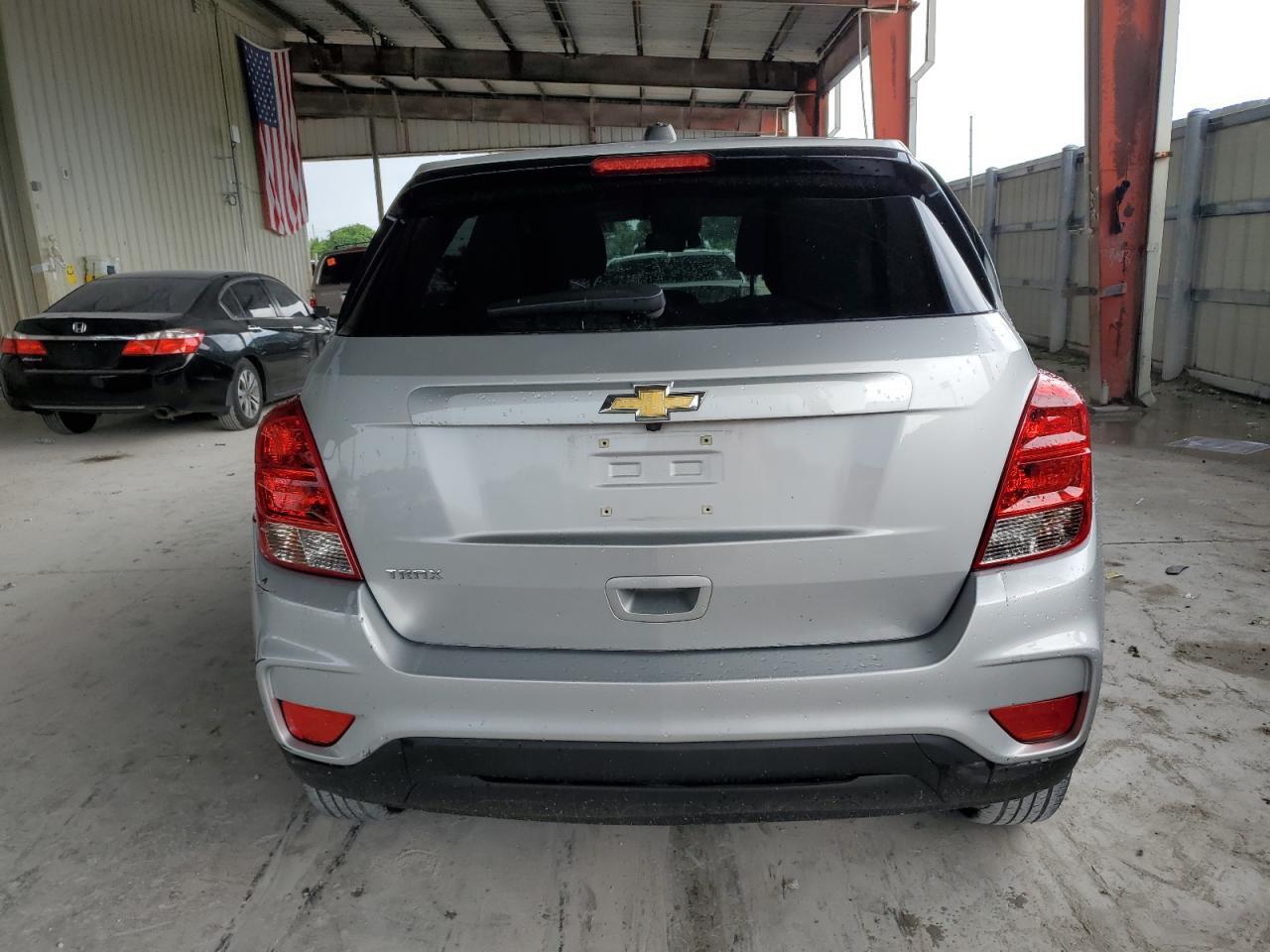 2022 Chevrolet Trax Ls - Image 6