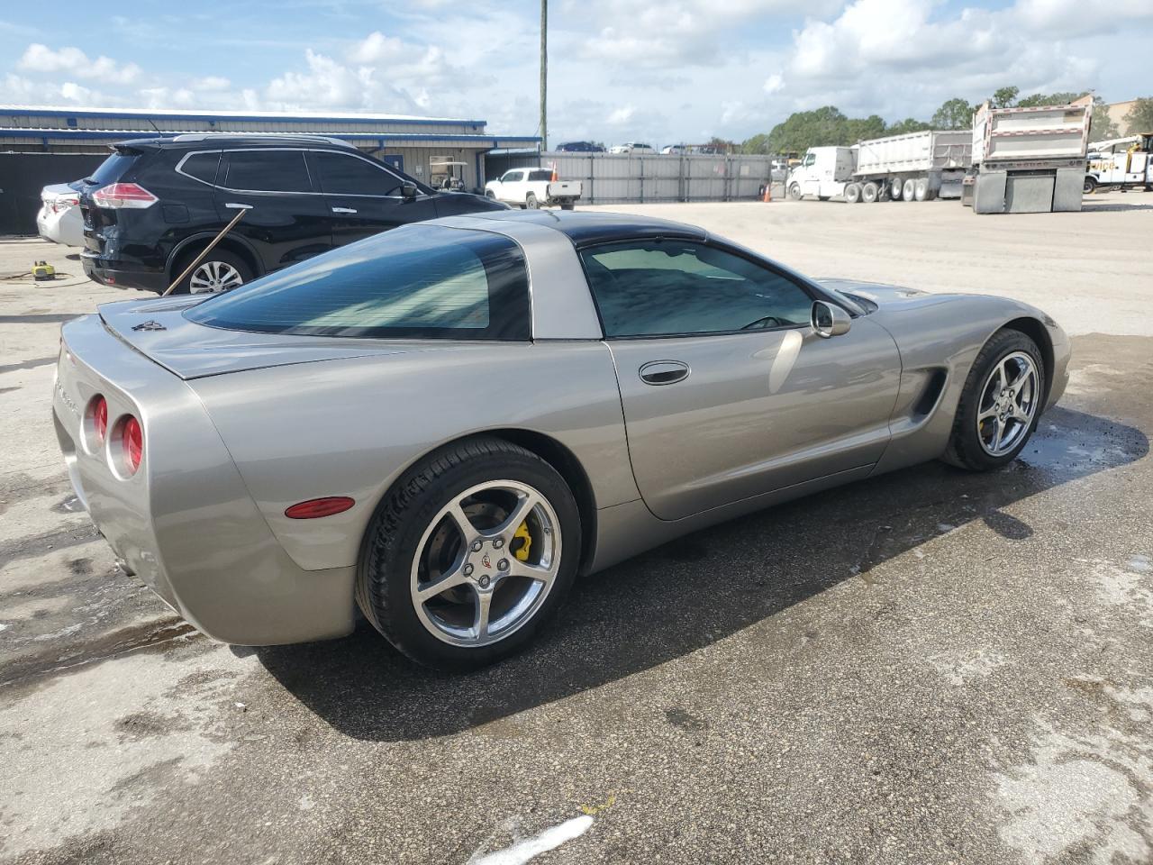 2001 Chevrolet Corvette - Фото 3