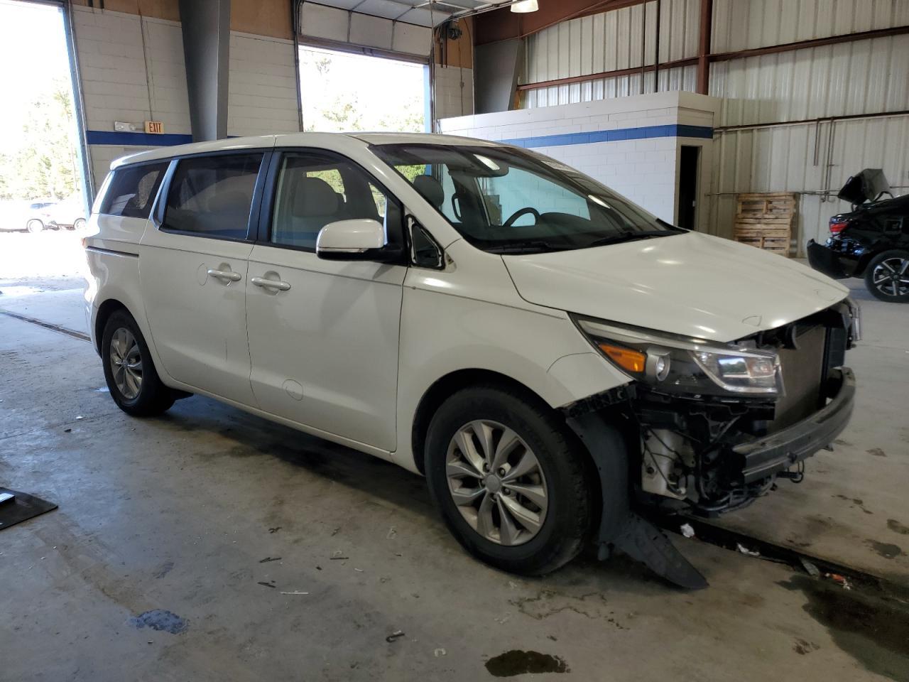 2020 Kia Sedona L - Image 4
