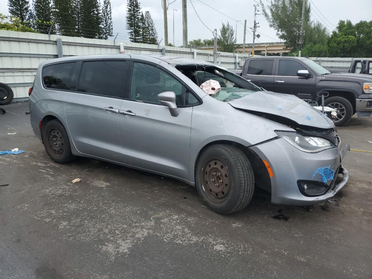 2020 Chrysler Pacifica Touring - Фото 4