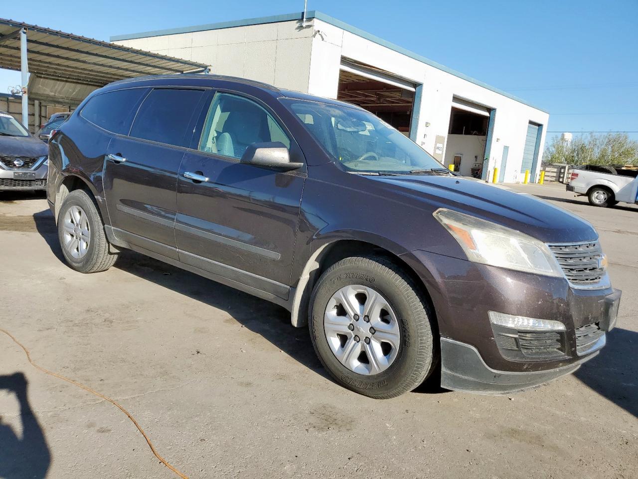2017 Chevrolet Traverse Ls - Image 4