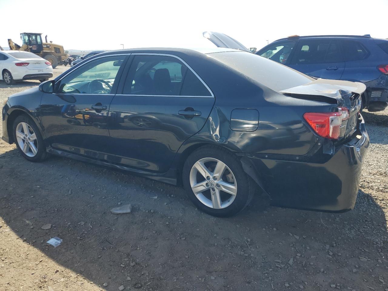 2014 Toyota Camry L - Фото 2