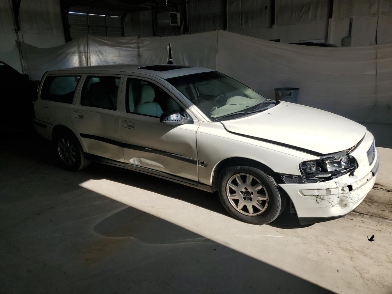 2001 Volvo V70 - Image 4