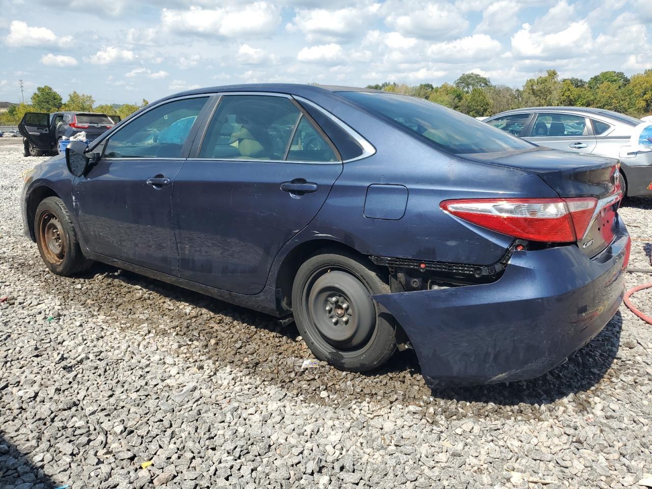 2015 Toyota Camry Le - Фото 2