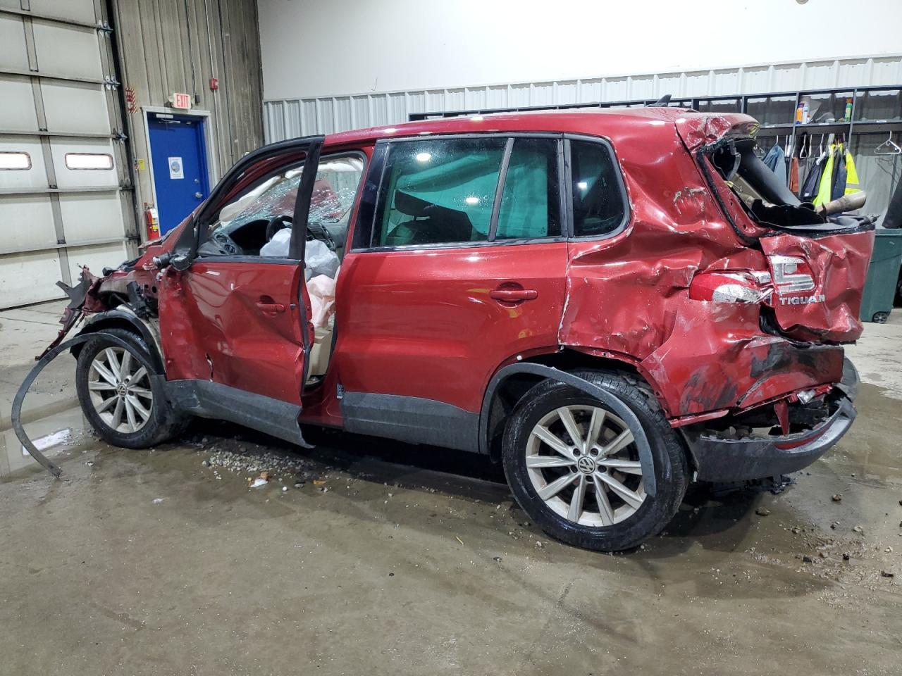 2014 Volkswagen Tiguan S - Image 2