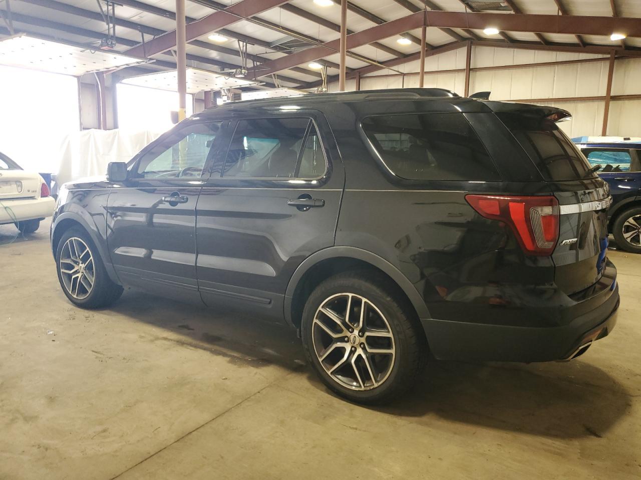 2016 Ford Explorer Sport - Фото 2