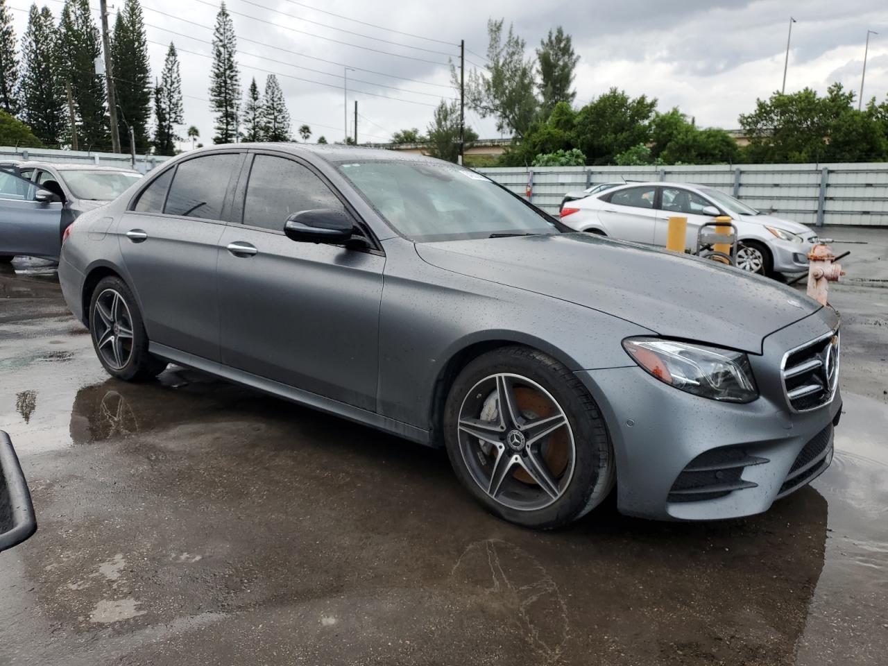2020 Mercedes-Benz E 350 - Фото 4