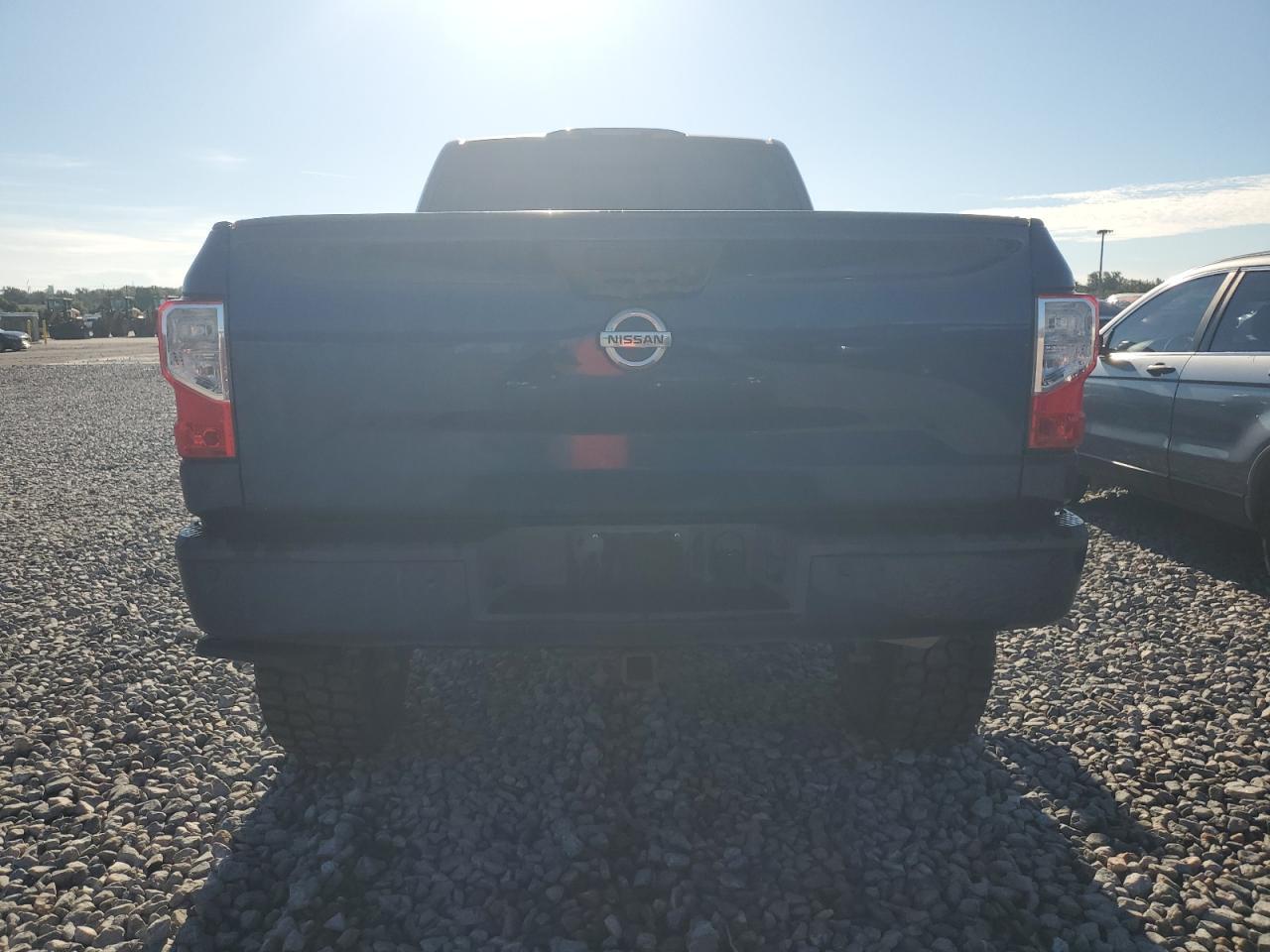 2017 Nissan Titan Xd Sl - Image 6