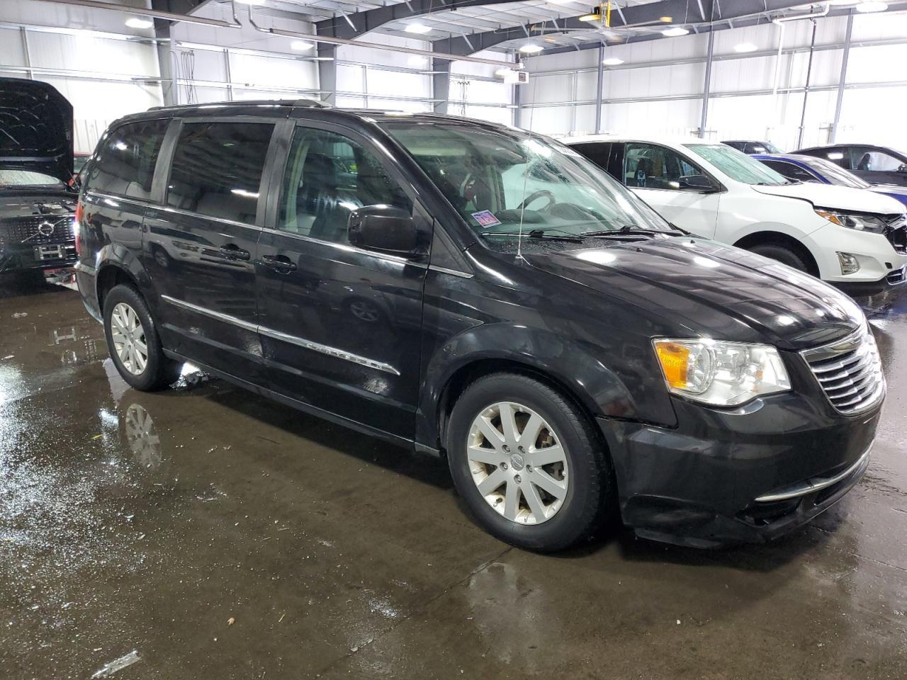 2016 Chrysler Town & Country Touring - Фото 4