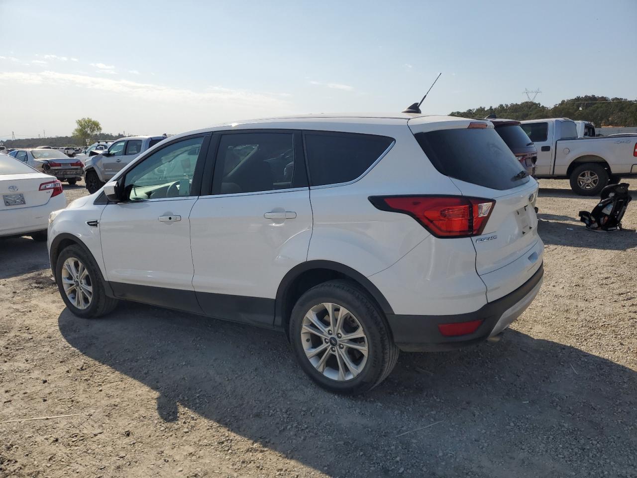 2019 Ford Escape Se - Фото 2