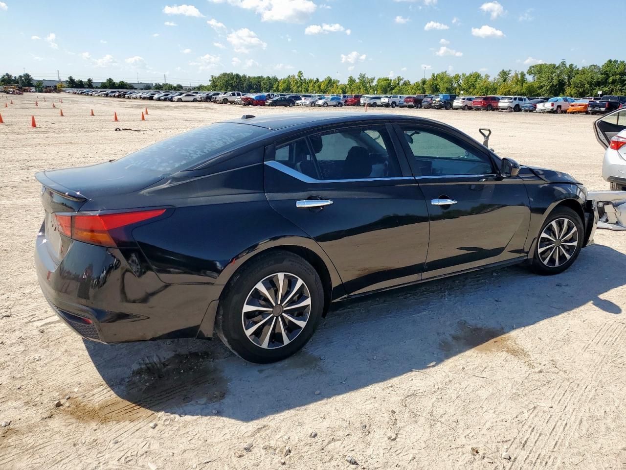 2019 Nissan Altima S - Image 3