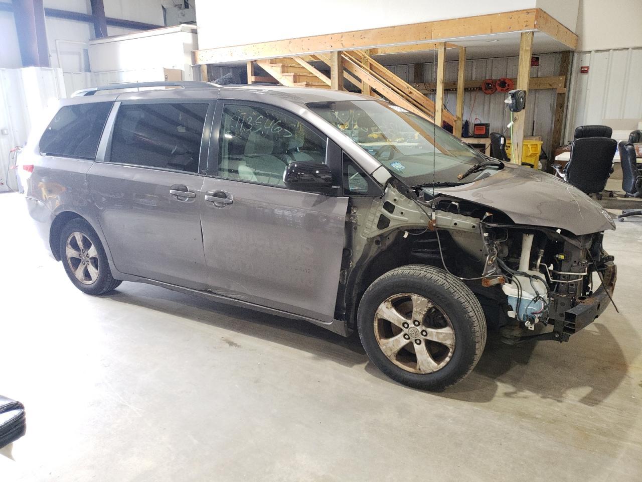 2011 Toyota Sienna Le - Фото 4