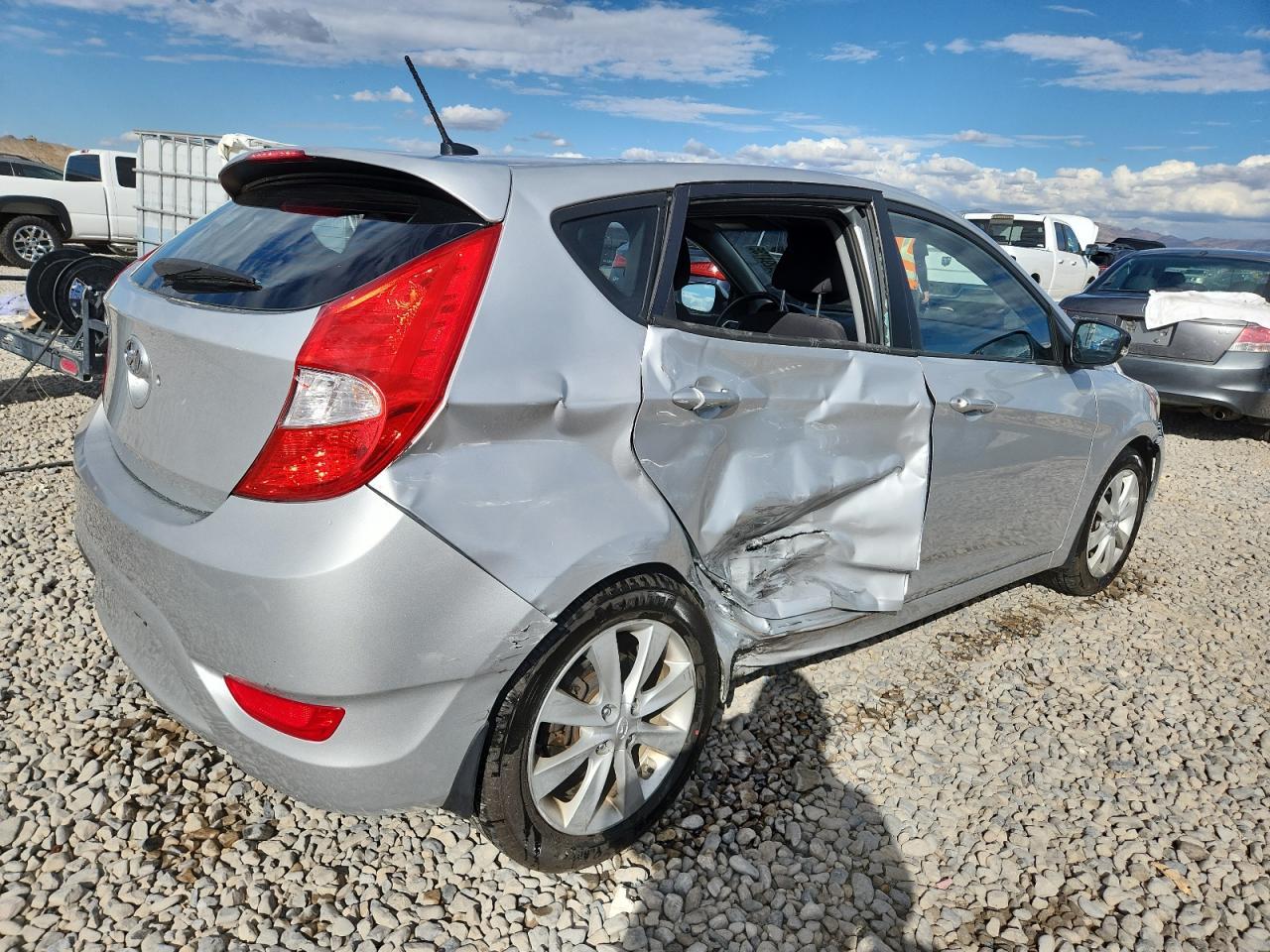 2013 Hyundai Accent Gls - Фото 3