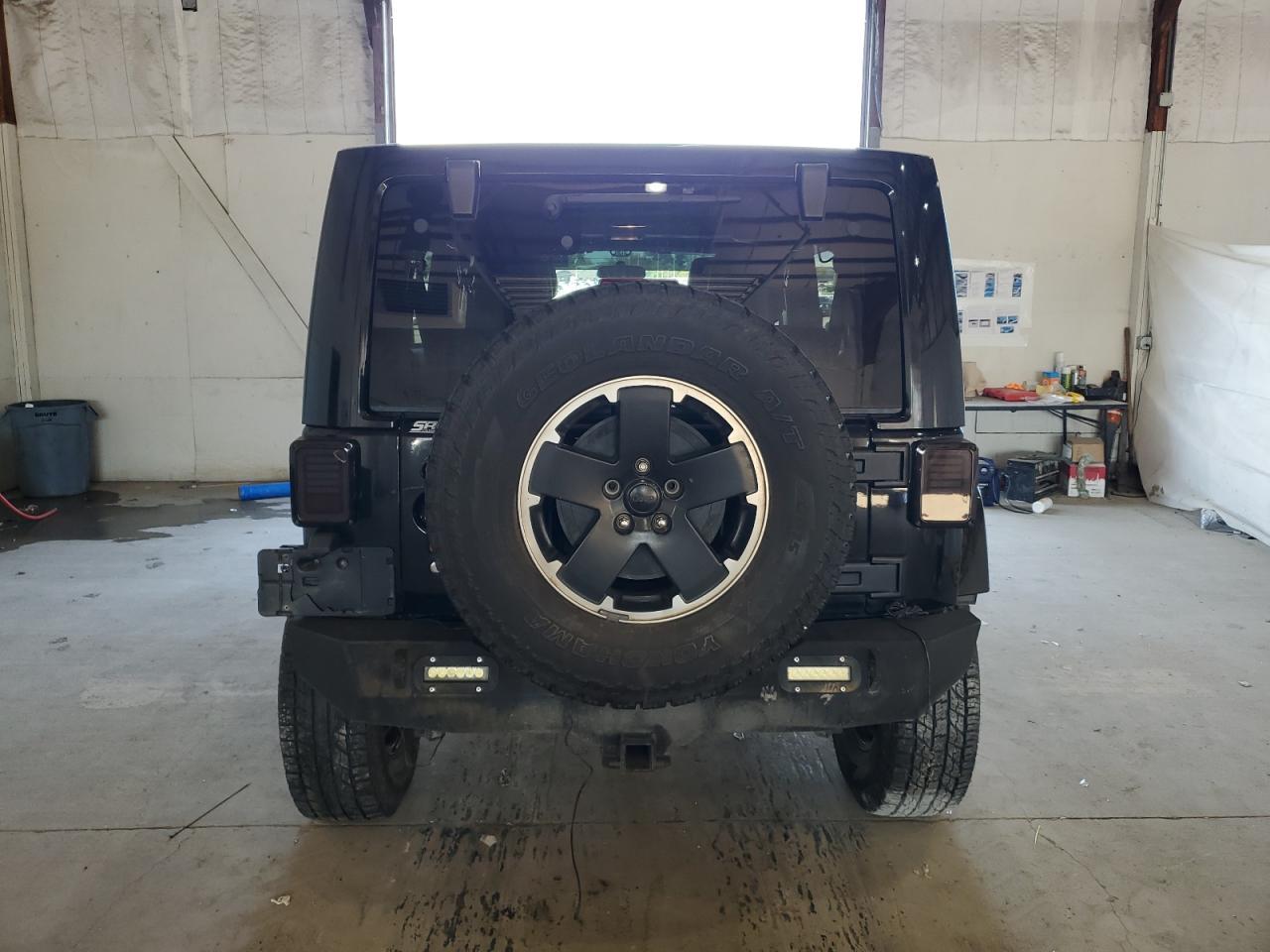 2012 Jeep Wrangler Unlimited Sahara - Image 6