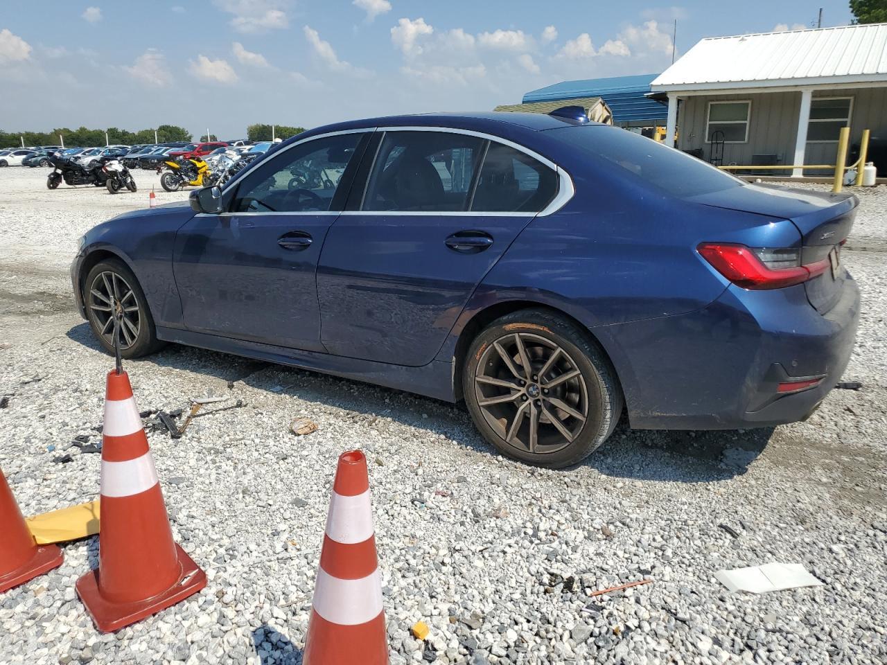 2019 BMW 330Xi - Фото 2