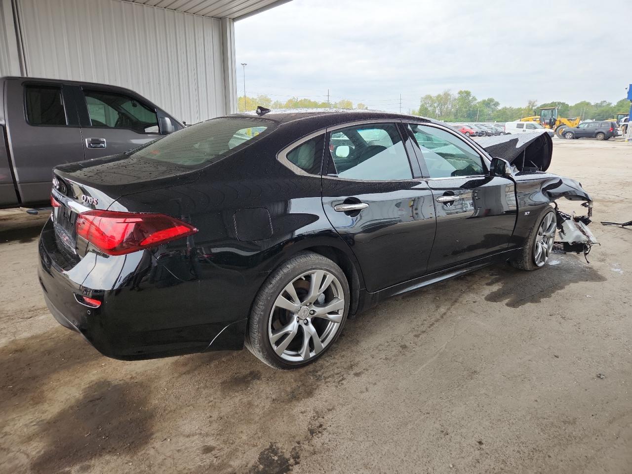2019 Infiniti Q70 3.7 Luxe - Фото 3