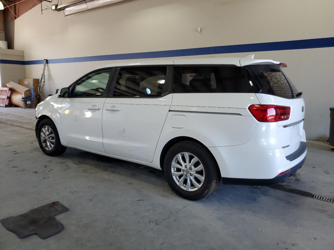 2020 Kia Sedona L - Image 2