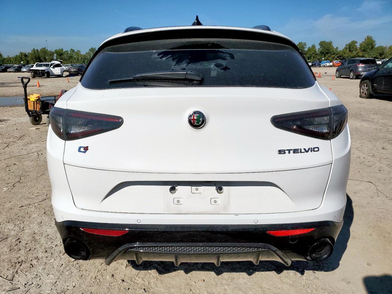2024 Alfa Romeo Stelvio Ti - Image 6
