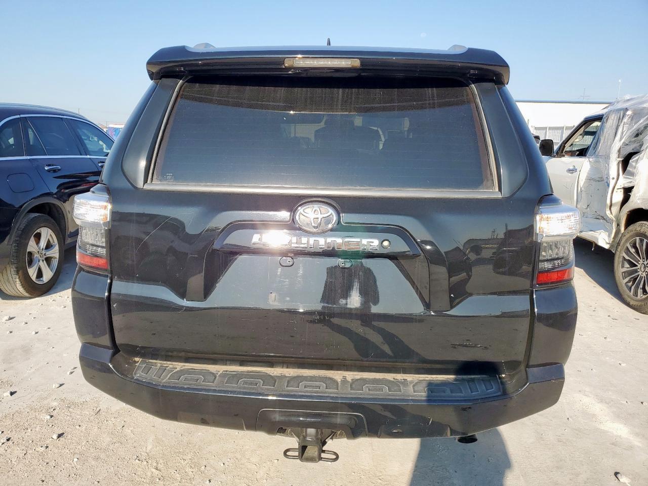 2016 Toyota 4Runner Sr5 - Image 6