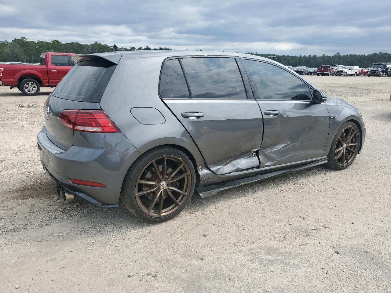 2019 Volkswagen Golf R - Image 3