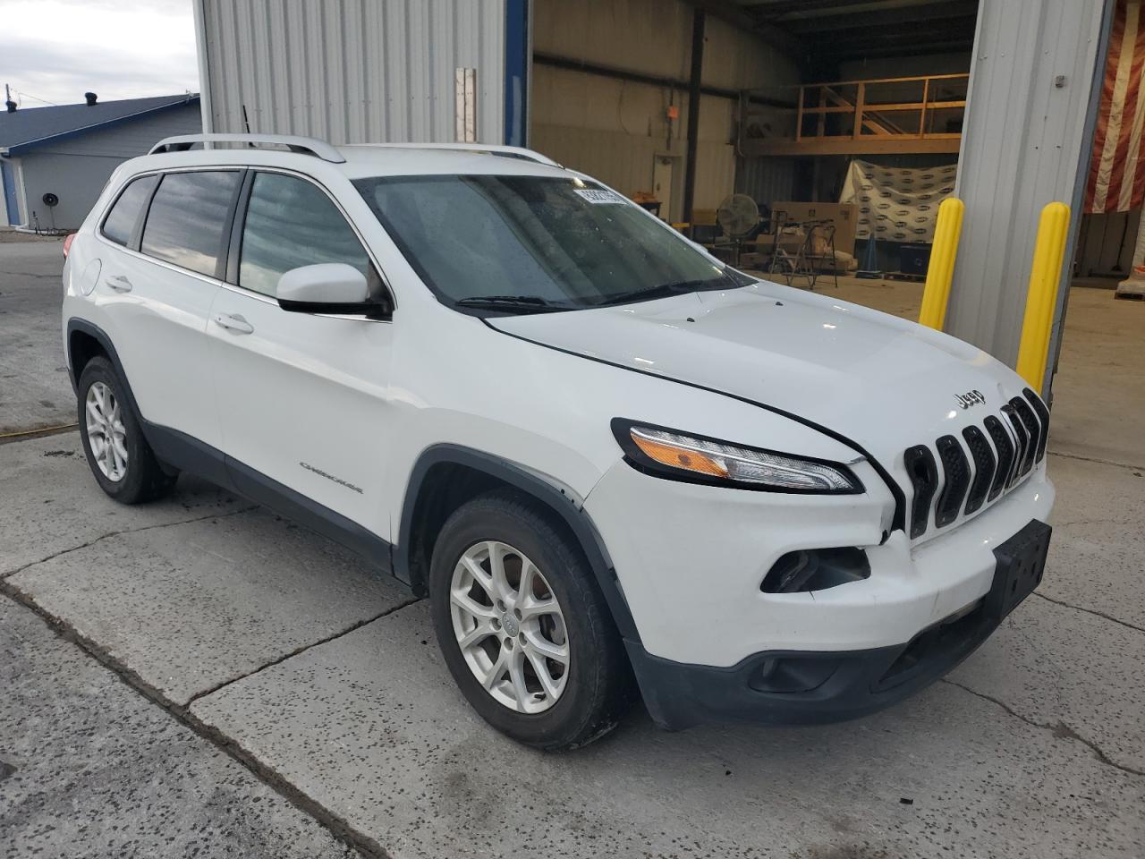 2016 Jeep Cherokee Latitude - Image 4