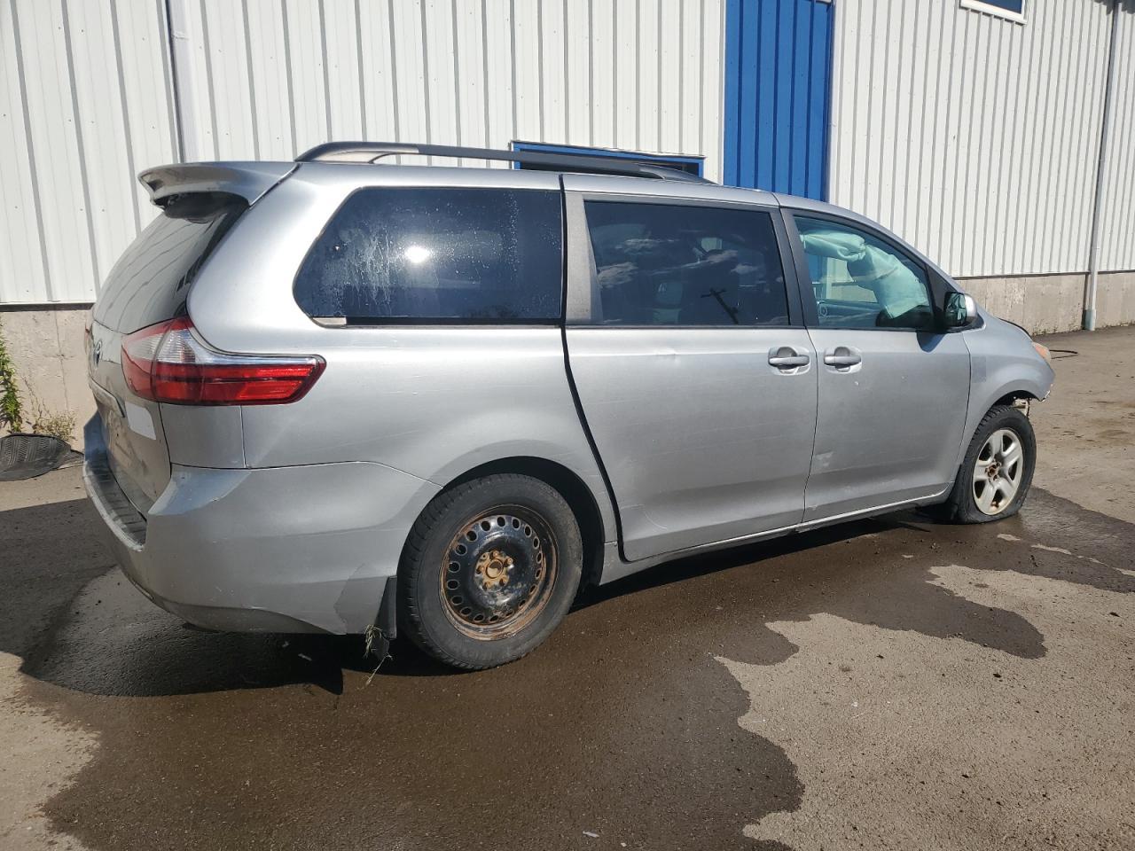 2015 Toyota Sienna Le - Фото 3