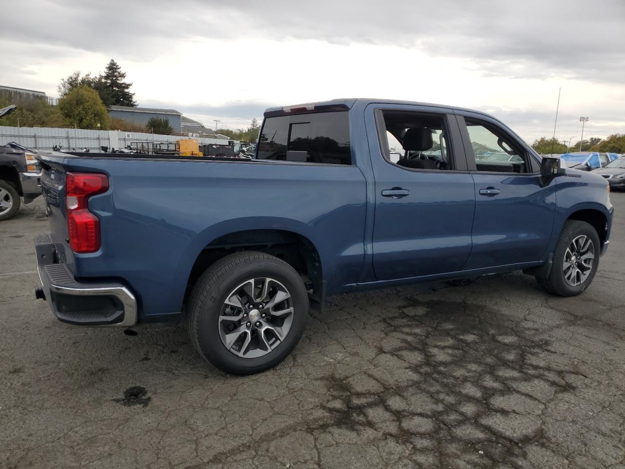 2024 Chevrolet Silverado - Фото 3