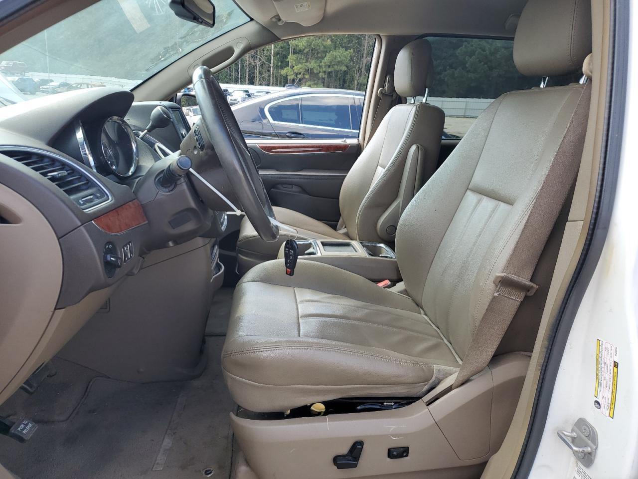 2014 Chrysler Town & Country Touring - Фото 7