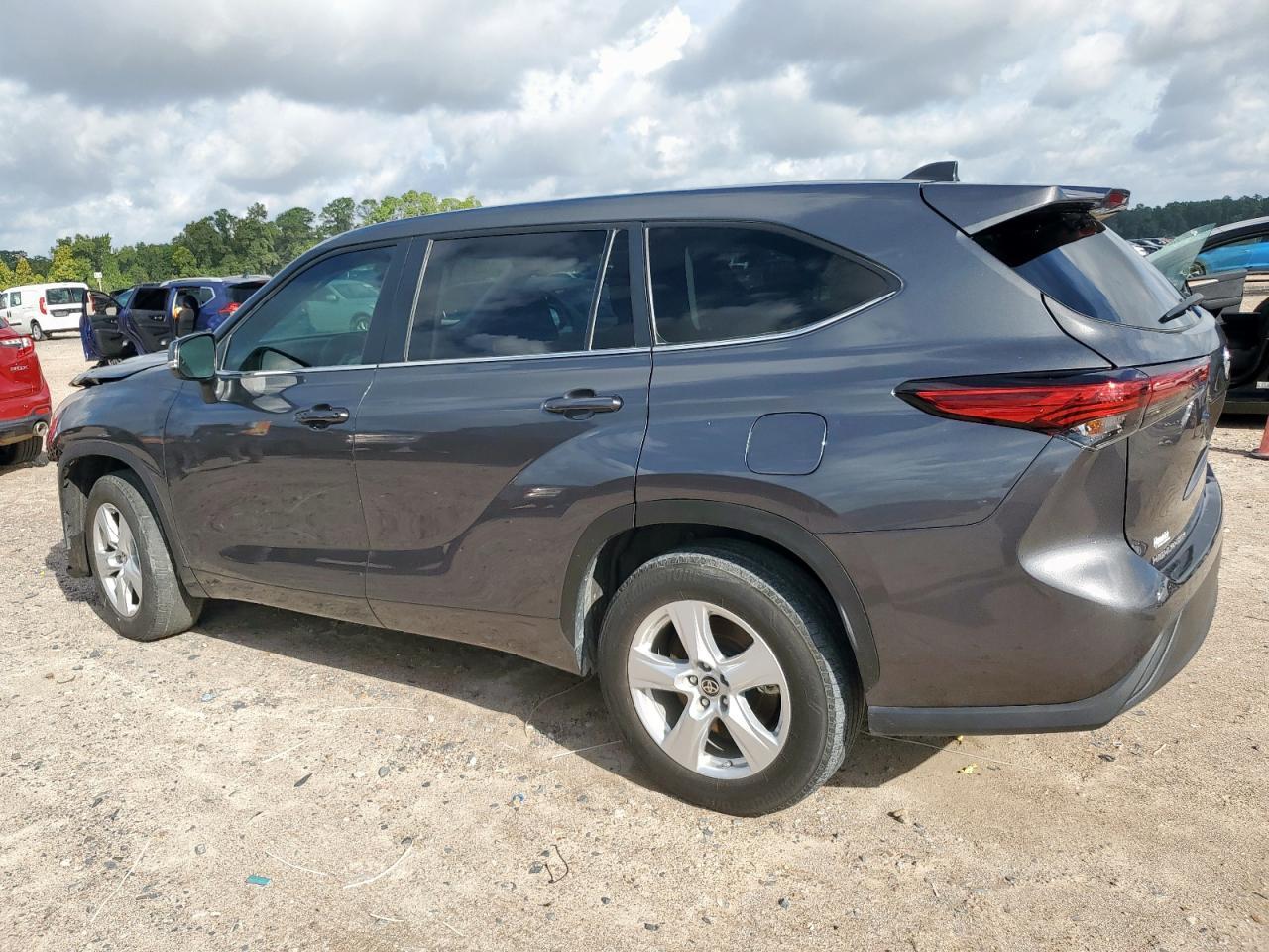2023 Toyota Highlander L - Фото 2
