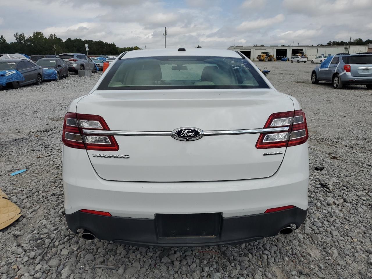 2017 Ford Taurus Se - Фото 6
