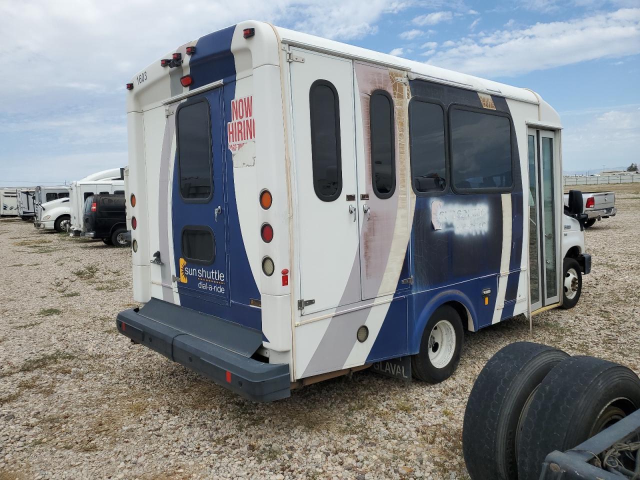 2016 Ford Econoline E350 Super Duty Cutaway Van - Фото 3
