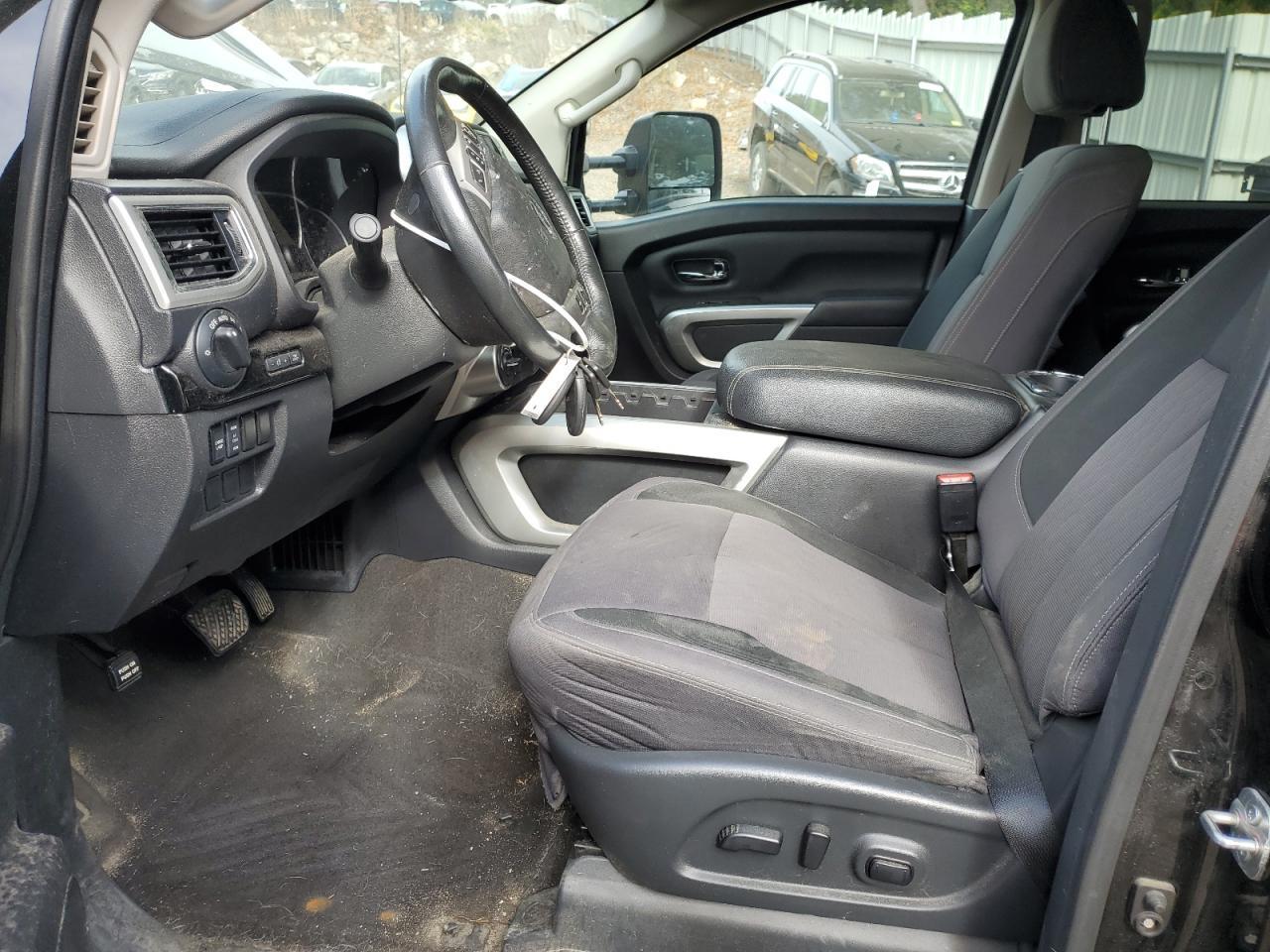 2020 Nissan Titan Sv - Image 7