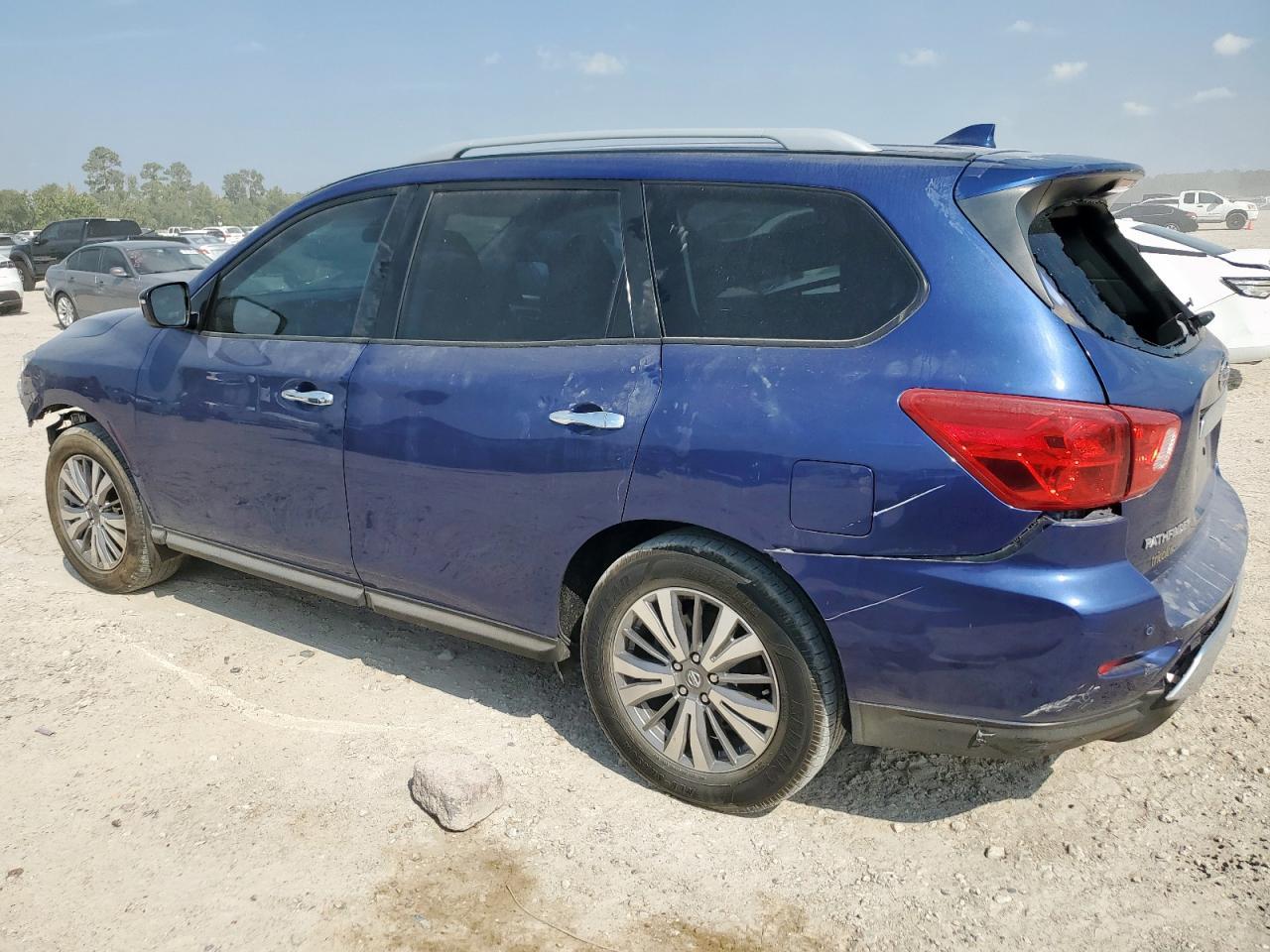 2019 Nissan Pathfinder S - Image 2