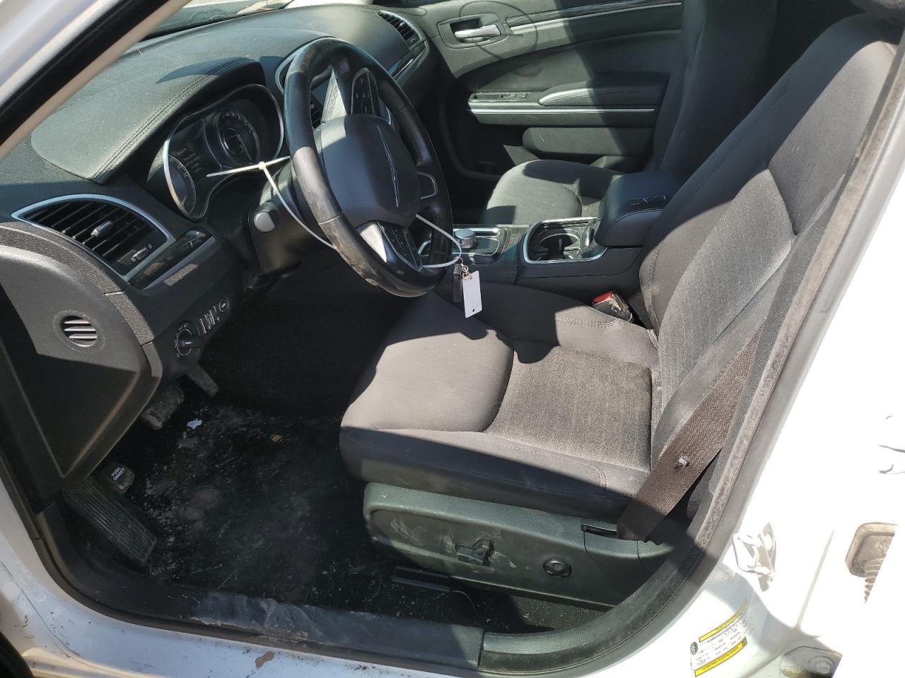 2020 Chrysler 300 Touring - Фото 7