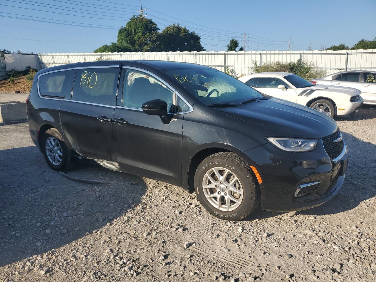 2023 Chrysler Pacifica Touring L - Фото 4
