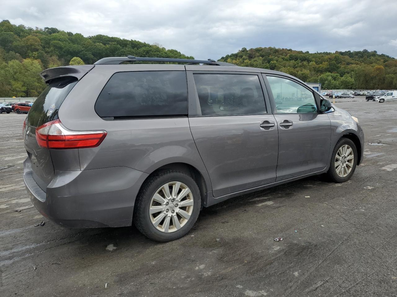 2015 Toyota Sienna Le - Фото 3