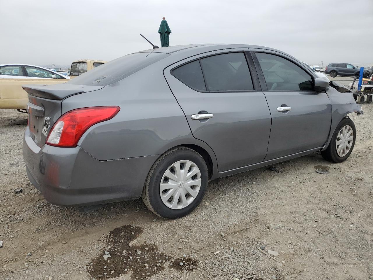 2019 Nissan Versa S - Фото 3