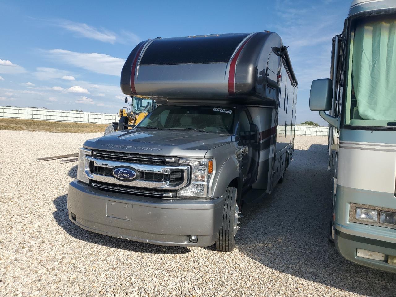 2021 Ford F550 Super Duty - Фото 2