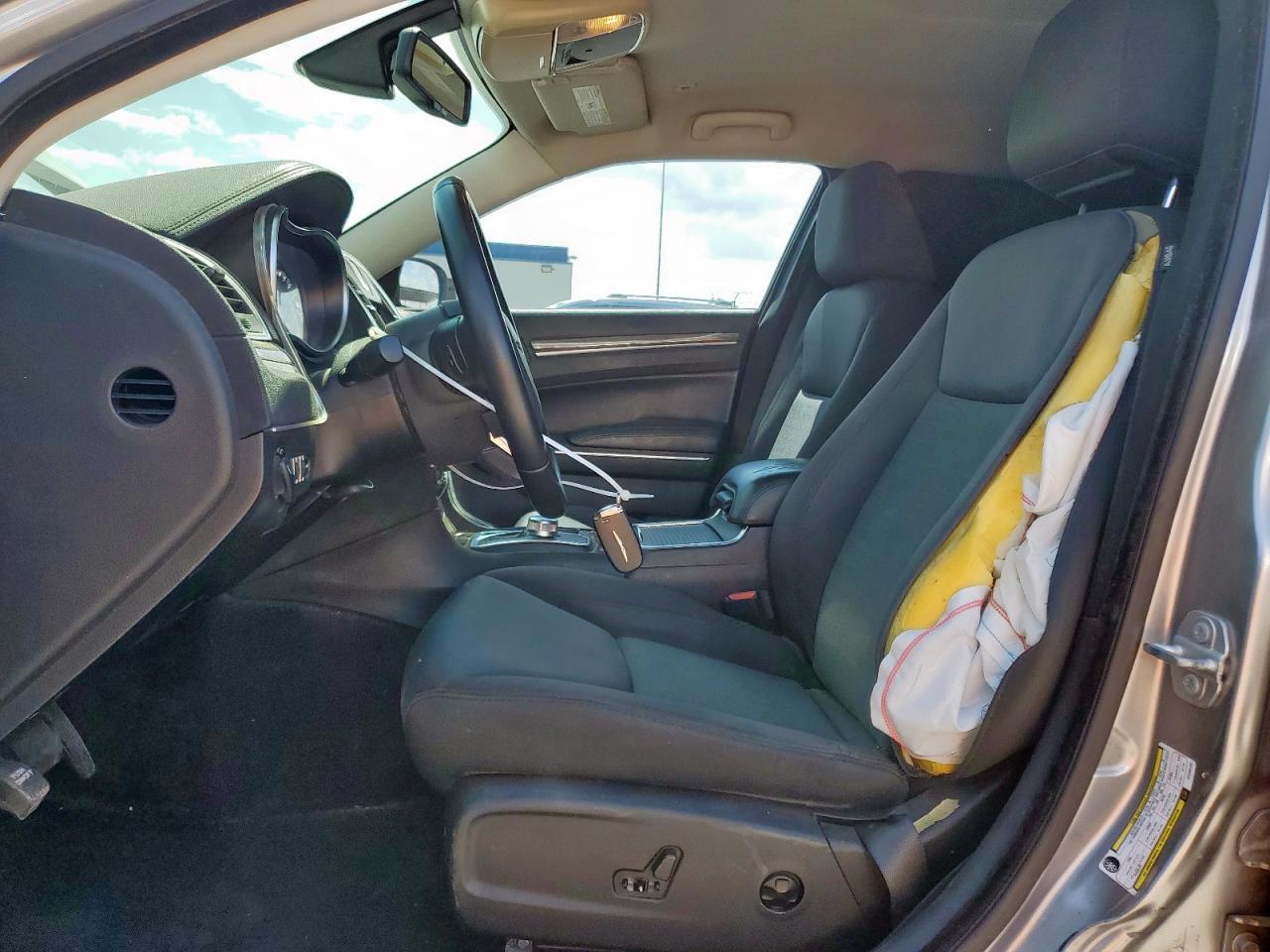 2018 Chrysler 300 Touring - Фото 7