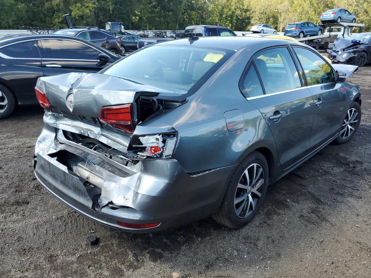 2017 Volkswagen Jetta Se - Фото 3