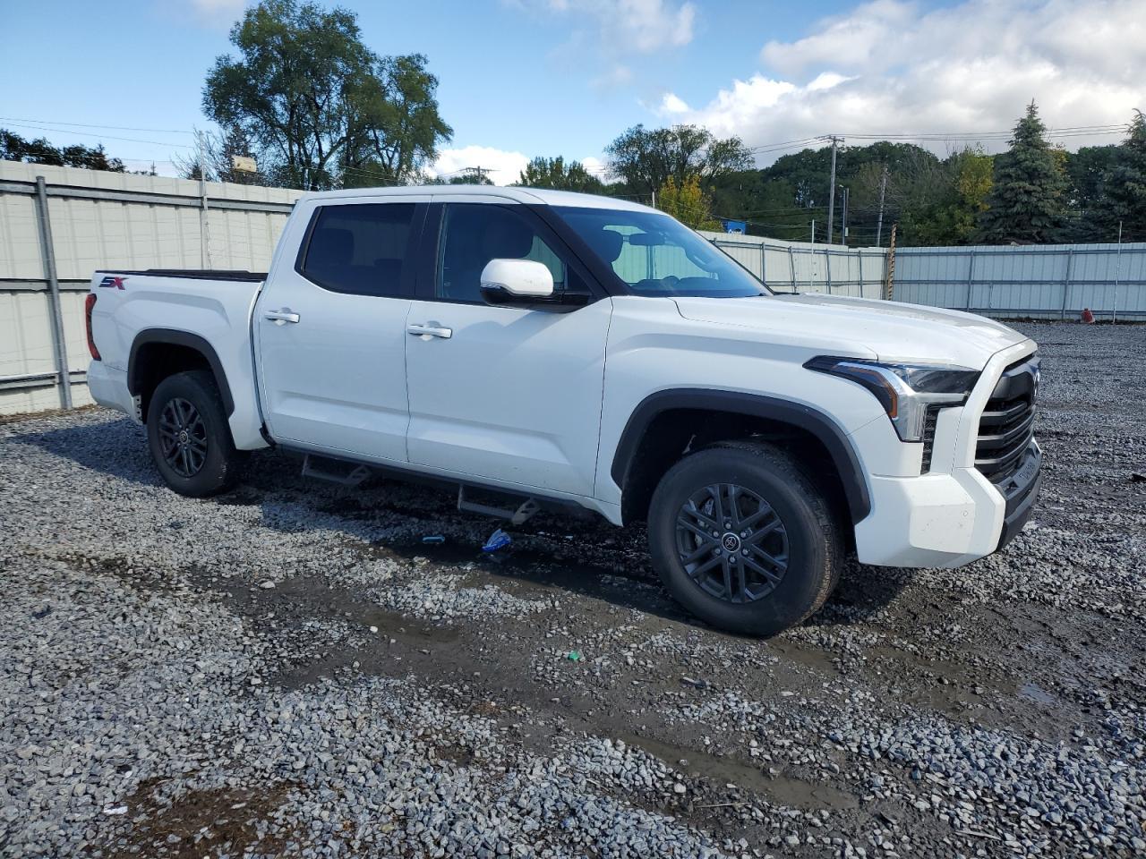 2024 Toyota Tundra Crewmax Sr - Image 4