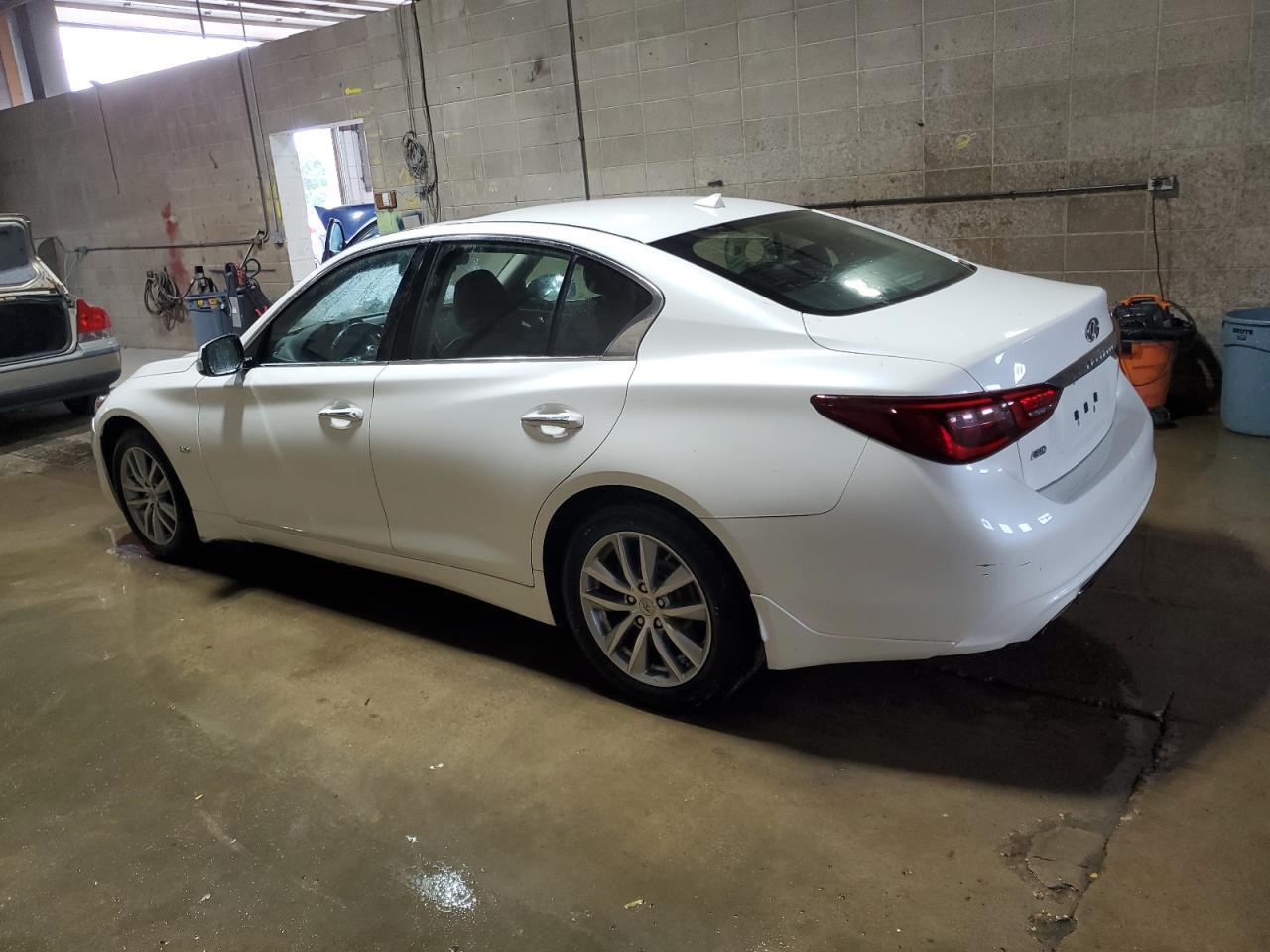 2018 Infiniti Q50 Luxe - Фото 2