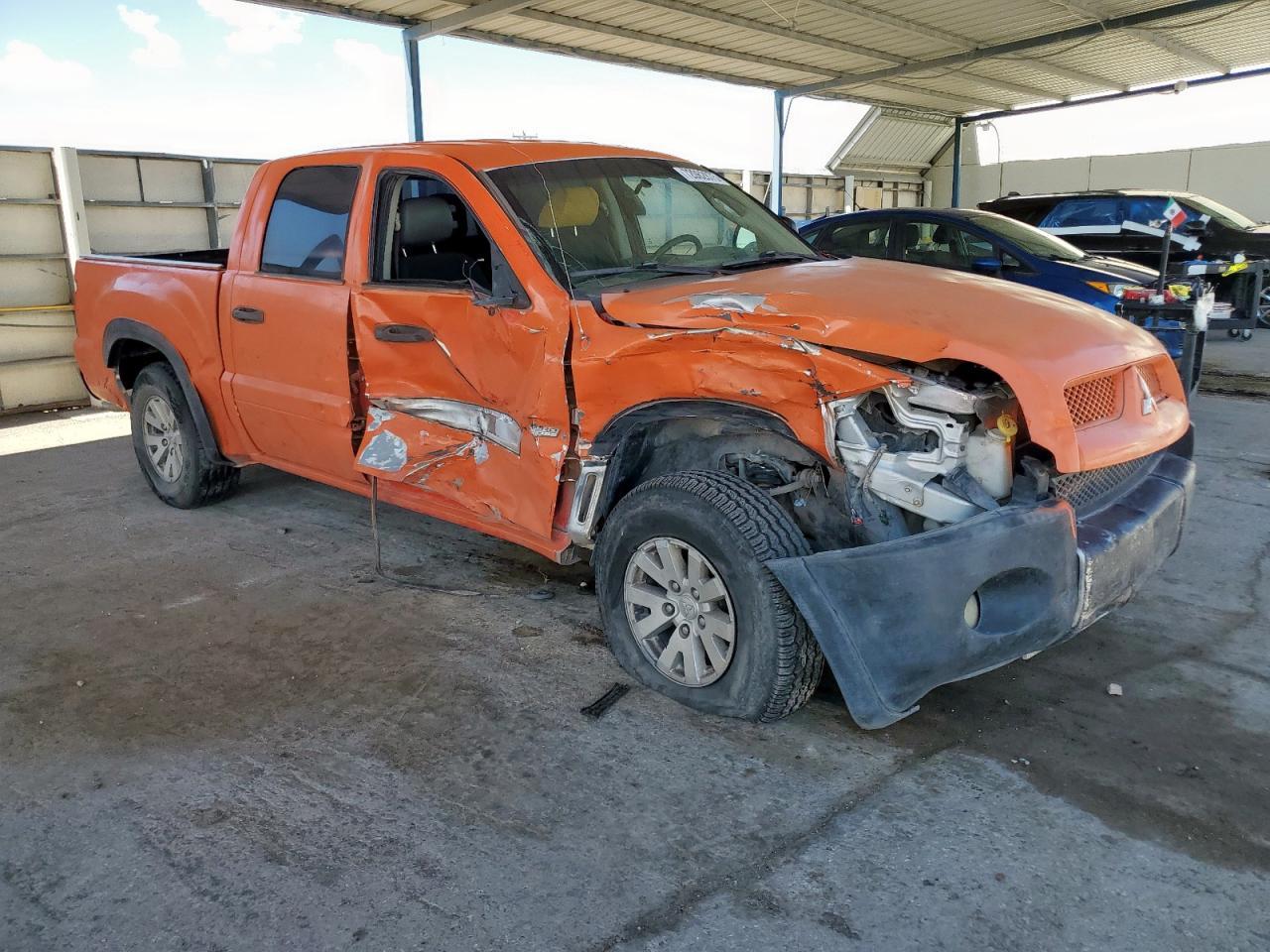 2006 Mitsubishi Raider Durocross - Фото 4
