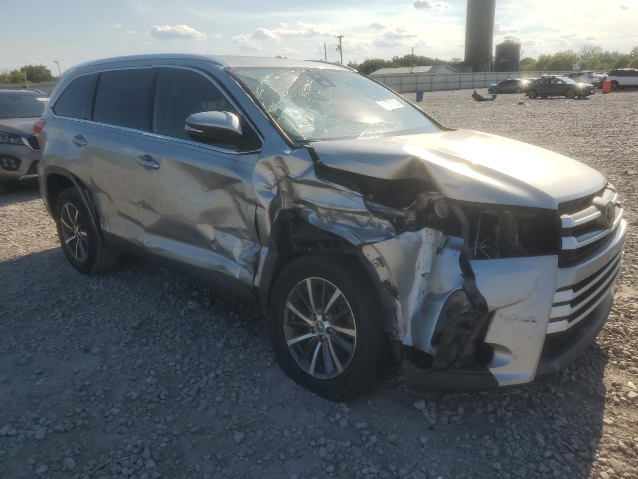 2019 Toyota Highlander Se - Фото 4